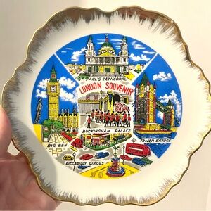 Vintage Souvenir of London England Collectible Plate Gold Rim Scalloped Edge